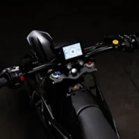 display on the Altis sigma bike showing battery, range and speed